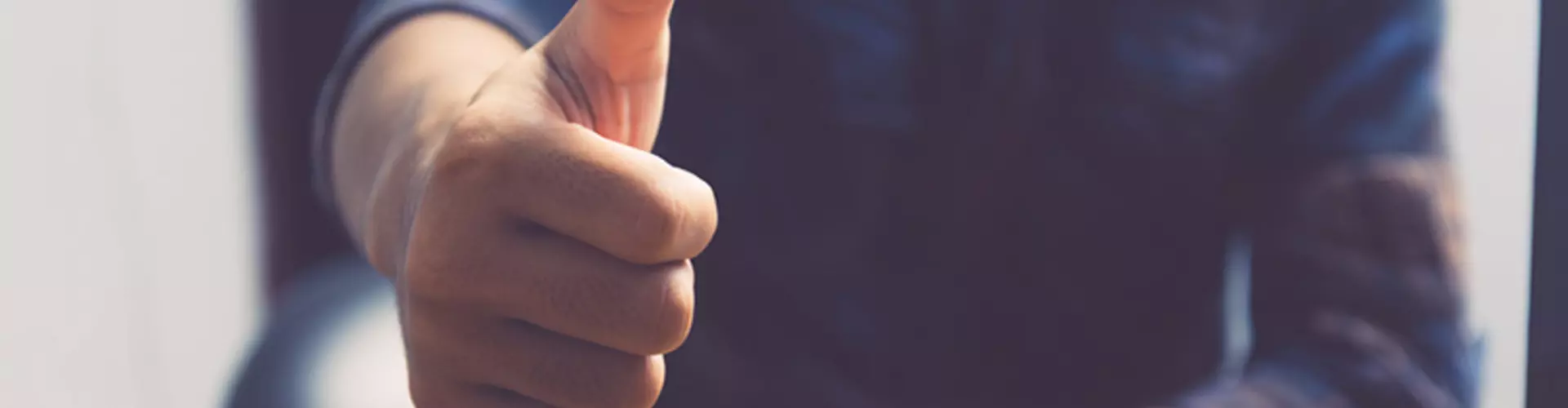 7 Body Language Tricks That Will Improve Your Reputation at Work 7 Body Language Tricks That Will Improve Your Reputation at Work